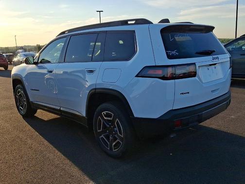 Bright White Clearcoat 2026 Jeep Cherokee LAREDO/LIMITED