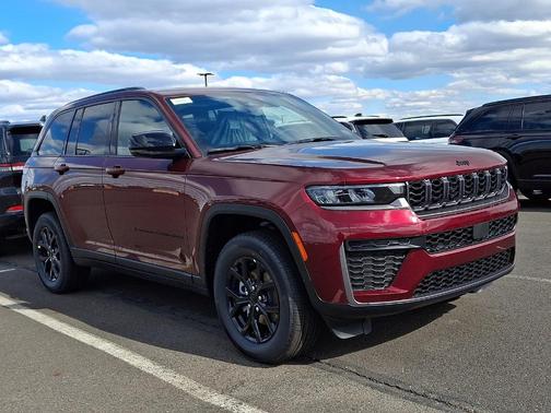 Velvet Red Pearlcoat 2026 Jeep Grand Cherokee Altitude 4x4