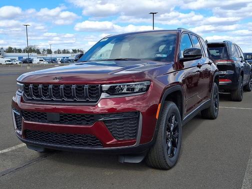 Velvet Red Pearlcoat 2026 Jeep Grand Cherokee Altitude 4x4