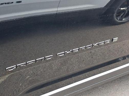 Diamond Black 2026 Jeep Grand Cherokee Limited 4x4