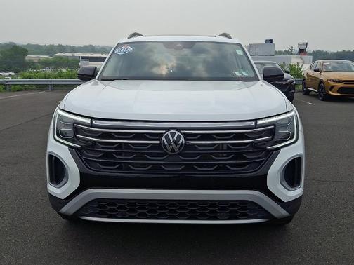 Pure White 2024 Volkswagen Atlas 2.0T Peak Edition SE w/Technology