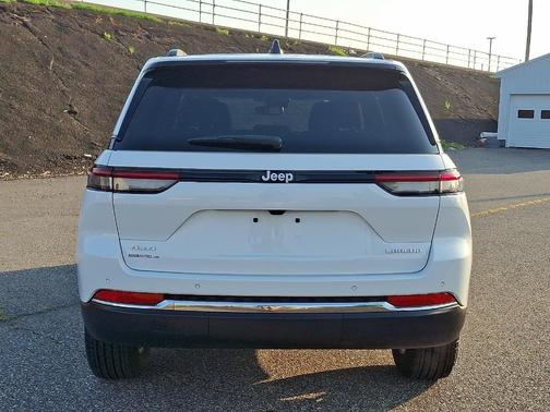 2024 Jeep Grand Cherokee Laredo