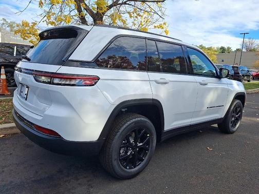 2025 Jeep Grand Cherokee Laredo