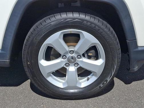 White Clearcoat 2018 Jeep Compass Latitude