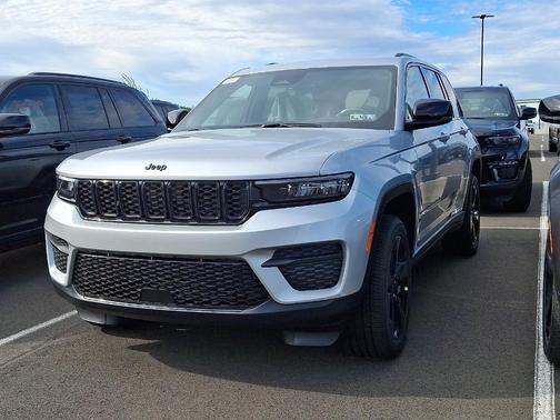 2025 Jeep Grand Cherokee Laredo