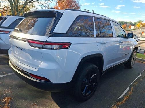 2025 Jeep Grand Cherokee Laredo