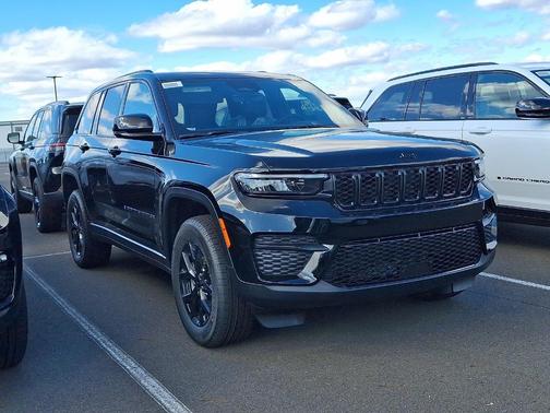 2025 Jeep Grand Cherokee Laredo