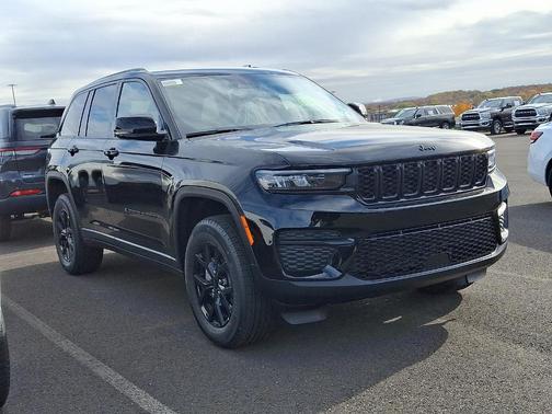 2025 Jeep Grand Cherokee Laredo