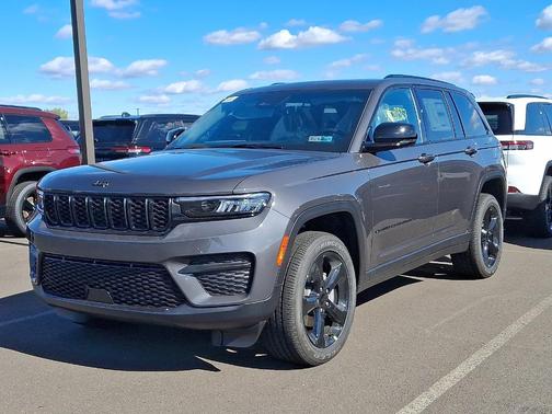 2025 Jeep Grand Cherokee Laredo