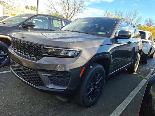 2025 Jeep Grand Cherokee Laredo