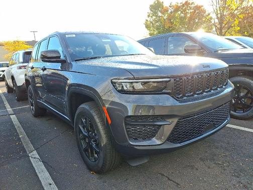 2025 Jeep Grand Cherokee Laredo