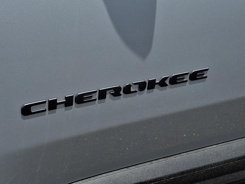 Silver Zynith Clearcoat 2026 Jeep Cherokee LAREDO/LIMITED