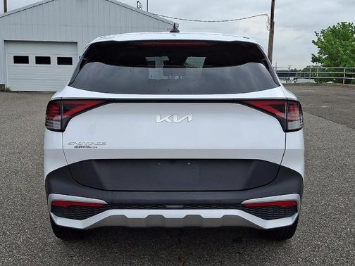 Glacial White Pearl 2025 Kia Sportage LX