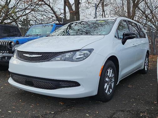 2026 Chrysler Voyager LX