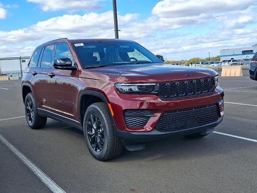 2025 Jeep Grand Cherokee Laredo