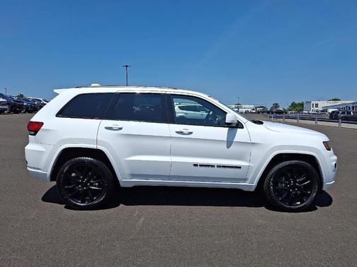2022 Jeep Grand Cherokee WK Laredo