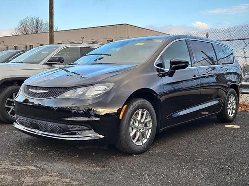 2026 Chrysler Voyager LX
