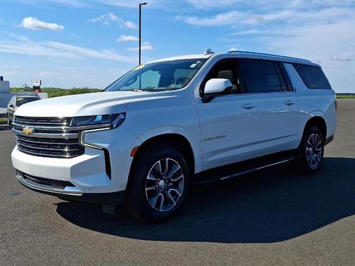 Iridescent Pearl Tricoat 2023 Chevrolet Suburban LT