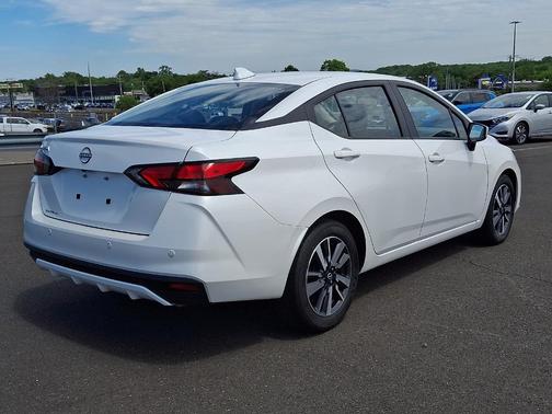 Aspen White 2025 Nissan Versa 1.6 SV