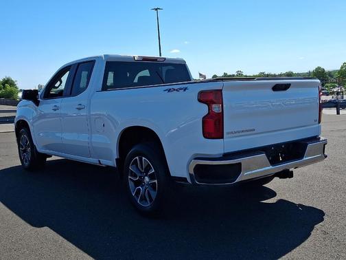Summit White 2023 Chevrolet Silverado 1500 LT
