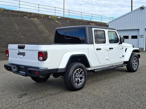 2024 Jeep Gladiator Sport