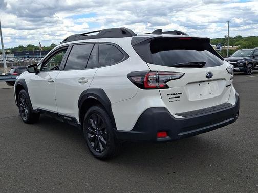 Crystal White Pearl 2025 Subaru Outback Onyx Edition