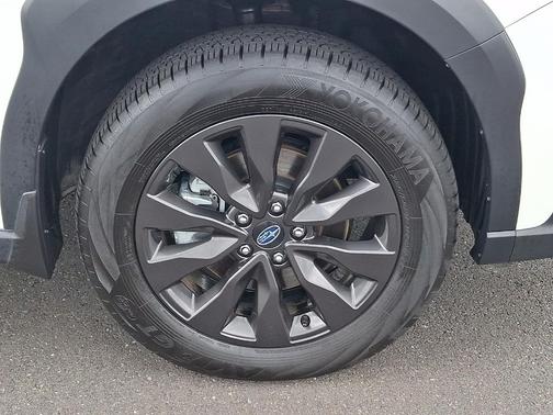 Crystal White Pearl 2025 Subaru Outback Onyx Edition