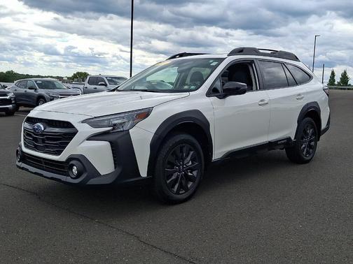 Crystal White Pearl 2025 Subaru Outback Onyx Edition