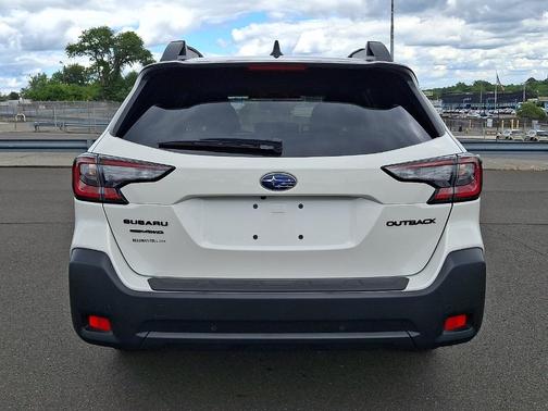 Crystal White Pearl 2025 Subaru Outback Onyx Edition