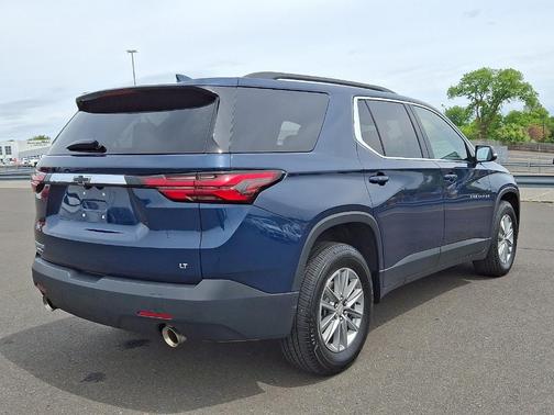 Northsky Blue Metallic 2023 Chevrolet Traverse LT Cloth
