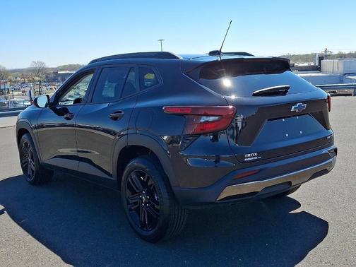 Mosaic Black Metallic 2024 Chevrolet Trax ACTIV