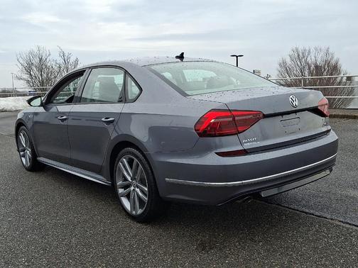 2018 Volkswagen Passat 2.0T R-Line