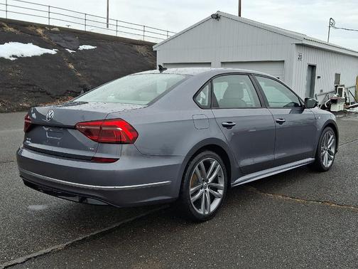 2018 Volkswagen Passat 2.0T R-Line