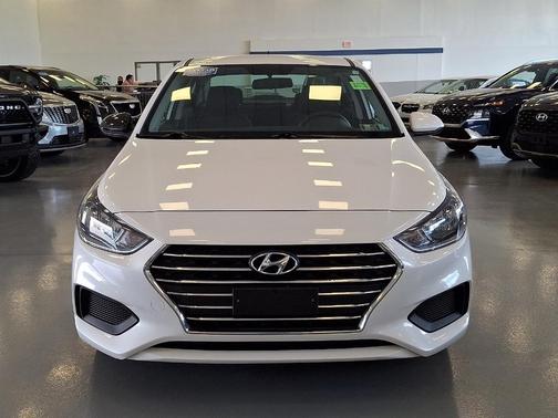 Frost White Pearl 2021 Hyundai Accent SE