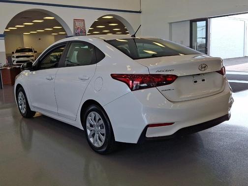 Frost White Pearl 2021 Hyundai Accent SE