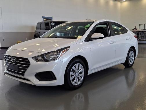 Frost White Pearl 2021 Hyundai Accent SE