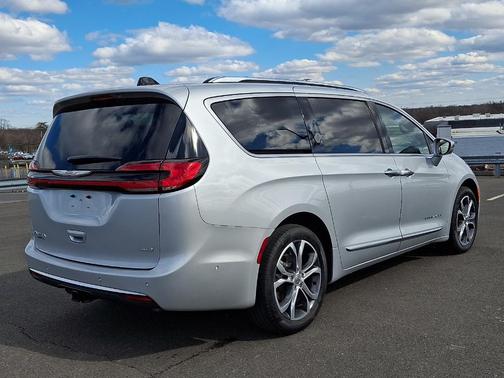2024 Chrysler Pacifica Pinnacle