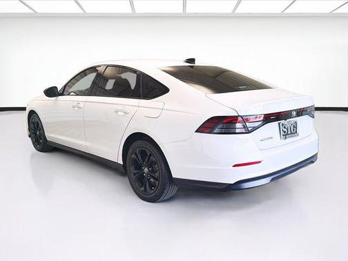 Platinum White Pearl 2025 Honda Accord SE