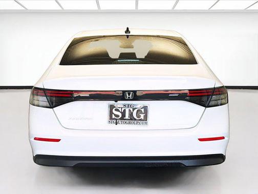 Platinum White Pearl 2025 Honda Accord SE