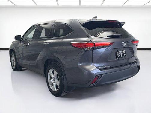 2022 Toyota Highlander LE