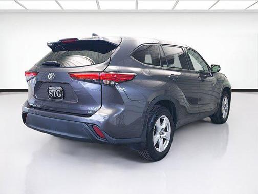 2022 Toyota Highlander LE