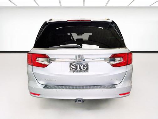 Lunar Silver Metallic 2018 Honda Odyssey Elite