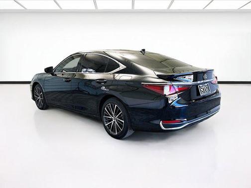 2023 Lexus ES 300h Base