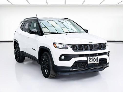 Bright White Clearcoat 2023 Jeep Compass Latitude