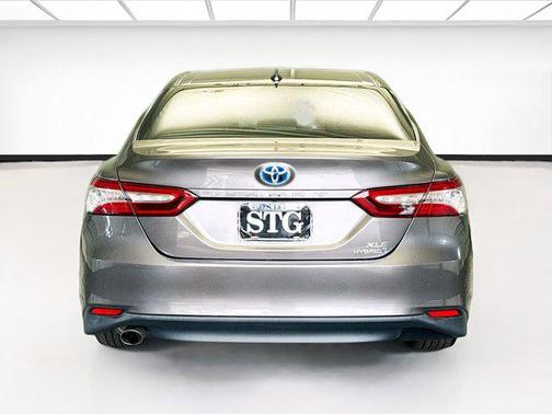 2020 Toyota Camry Hybrid XLE