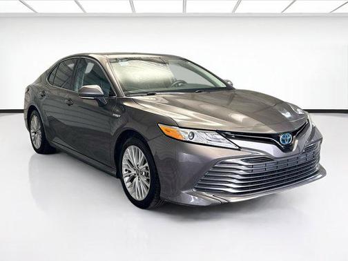 2020 Toyota Camry Hybrid XLE