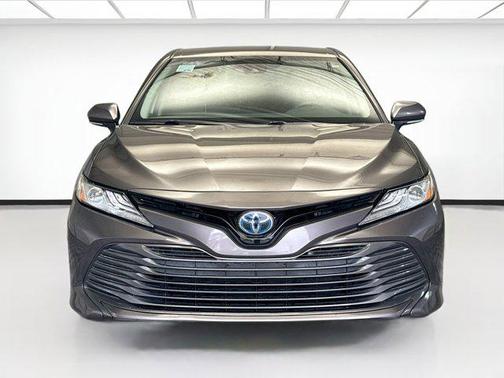 2020 Toyota Camry Hybrid XLE