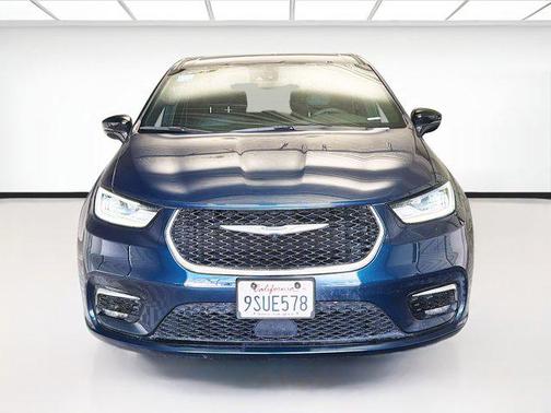 2025 Chrysler Pacifica L