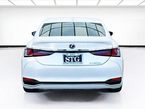 2021 Lexus ES 300h Luxury