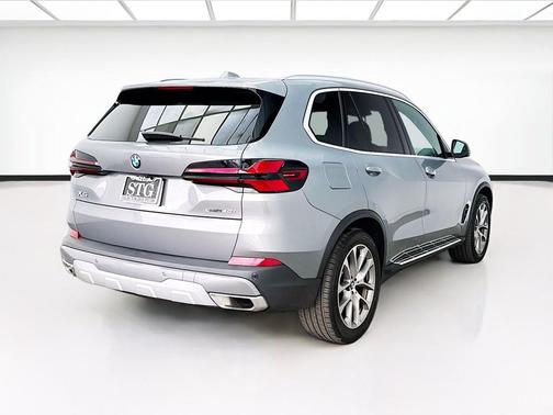 Skyscraper Grey Metallic 2024 BMW X5 sDrive40i